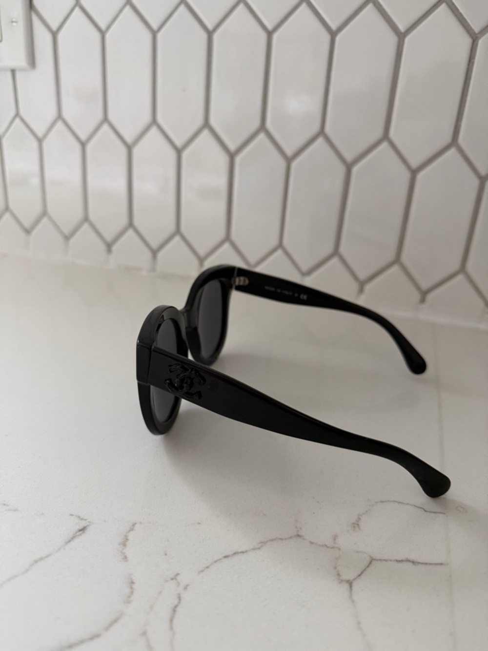 CHANEL Black Oversized Cat-Eye Sunglasses - Picture 7 of 7